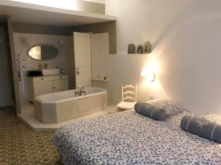 Hotel Le 4 Feuilles En.Camargue Bernis Zewnętrze zdjęcie